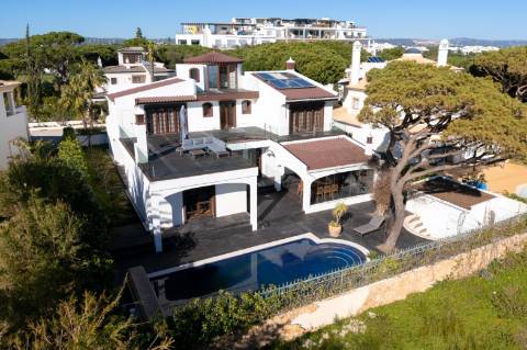 1ª Linha na Praia da Falésia – Villa de Luxo