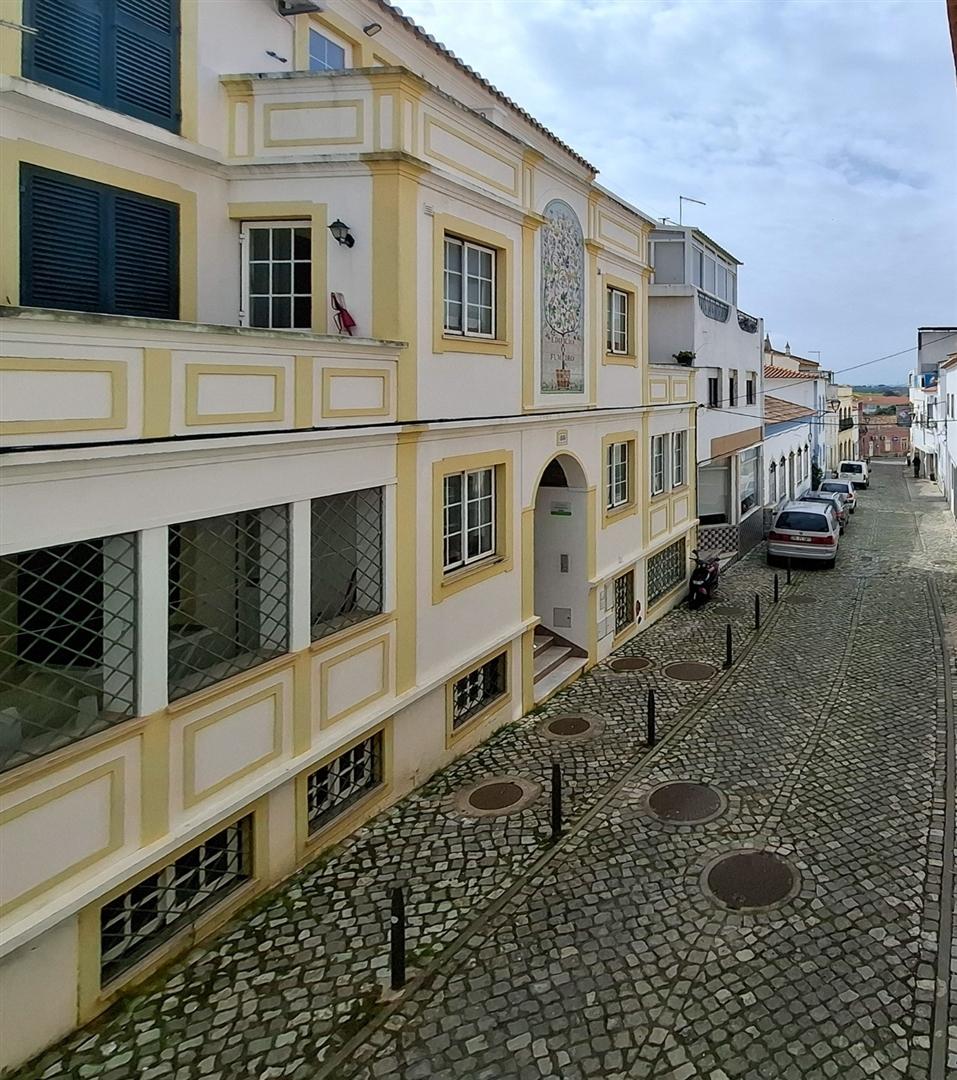 Moradia T2 situada no coração da Guia – excelente oportunidade
