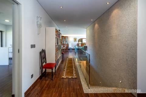 REFÚGIO CONTEMPORÂNEO NO ALTO MINHO ARCOS DE VALDEVEZ • PORTUGAL