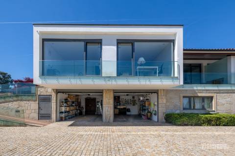 REFÚGIO CONTEMPORÂNEO NO ALTO MINHO ARCOS DE VALDEVEZ • PORTUGAL