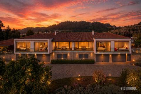 REFÚGIO CONTEMPORÂNEO NO ALTO MINHO ARCOS DE VALDEVEZ • PORTUGAL