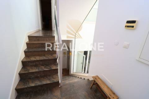 Moradia com terreno e vista mar em Patroves