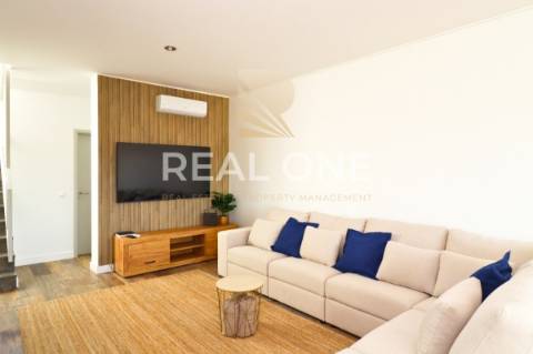 Moradia com terreno e vista mar em Patroves