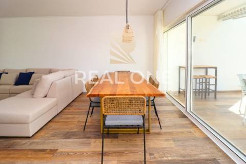 Moradia com terreno e vista mar em Patroves