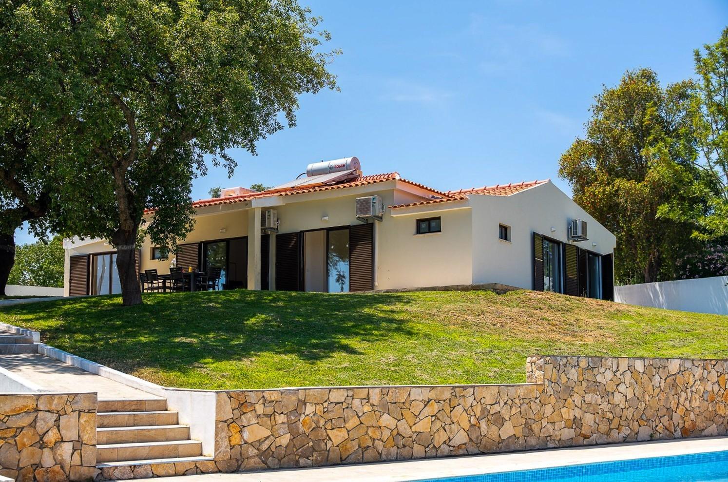 Villa Privada V4 em Lote de 1.404 m² – Vale Navio, Albufeira