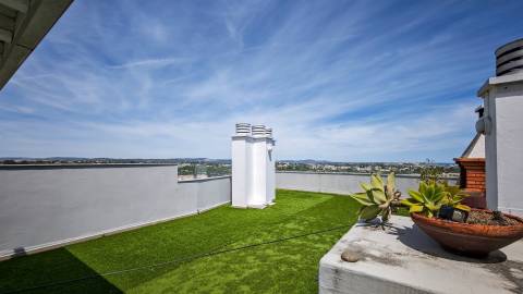 Apartamento T3 com vista mar e terraço