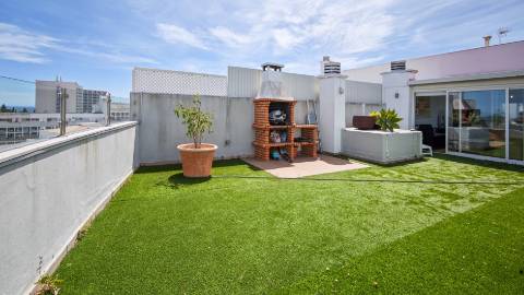 Apartamento T3 com vista mar e terraço
