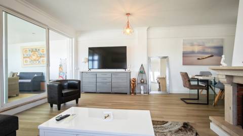 Apartamento T3 com vista mar e terraço