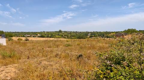 Terreno Urbano com ruína para reconstrução