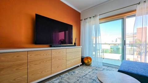 Apartamento com Piscina e Garagem a 800 Metros da Praia