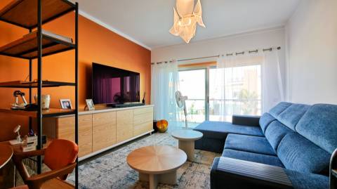 Apartamento com Piscina e Garagem a 800 Metros da Praia