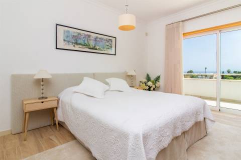 Exclusiva Moradia T4 com Piscina Aquecida e Vista Mar - Patroves