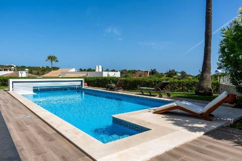 Exclusiva Moradia T4 com Piscina Aquecida e Vista Mar - Patroves