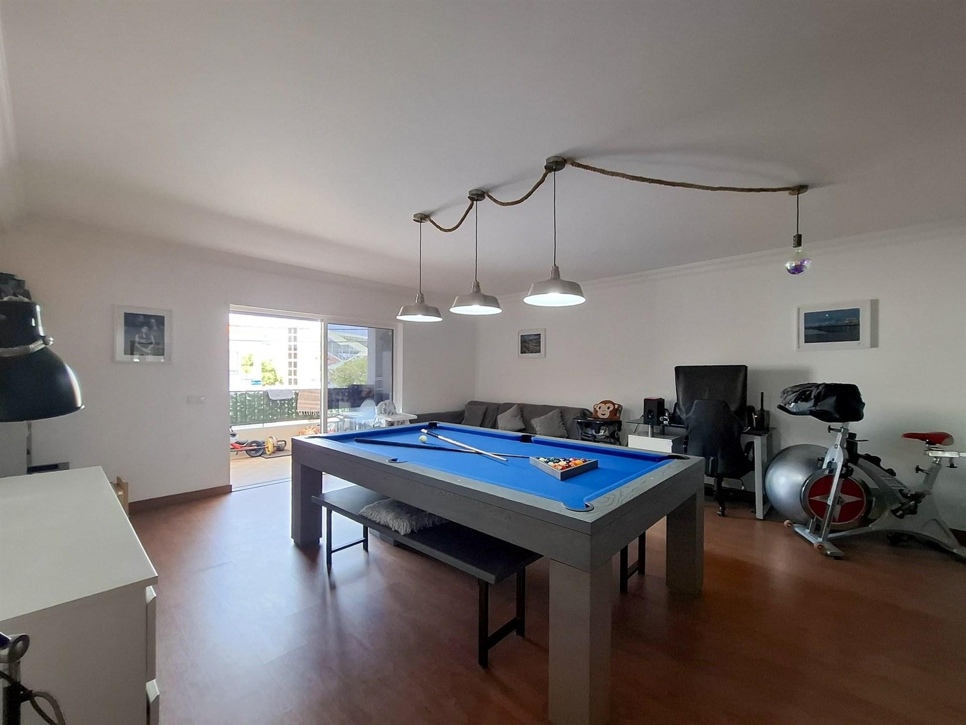 Excelente Apartamento T2 em Tunes – Moderno e Espaçoso