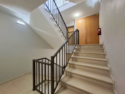 Excelente Apartamento T2 em Tunes – Moderno e Espaçoso