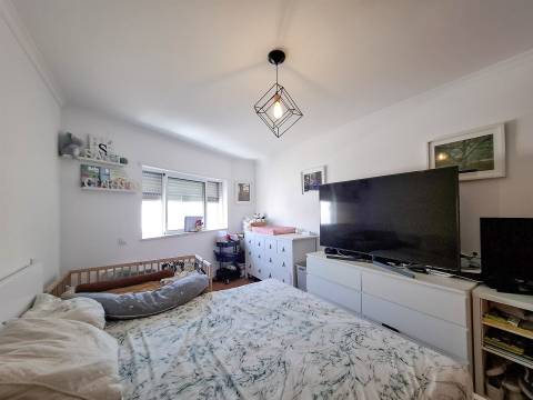 Excelente Apartamento T2 em Tunes – Moderno e Espaçoso