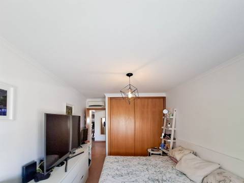 Excelente Apartamento T2 em Tunes – Moderno e Espaçoso