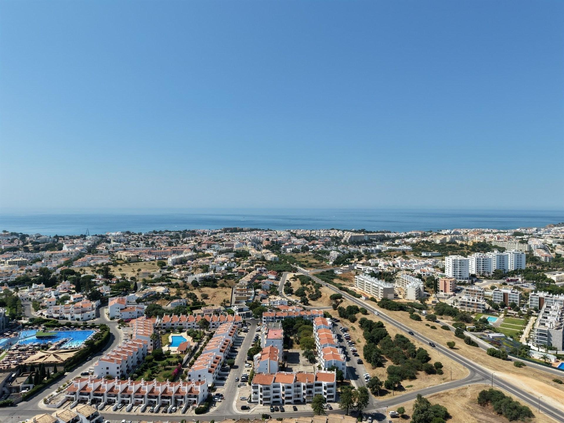 Villa privada com 900 m2 de lote perto da praia