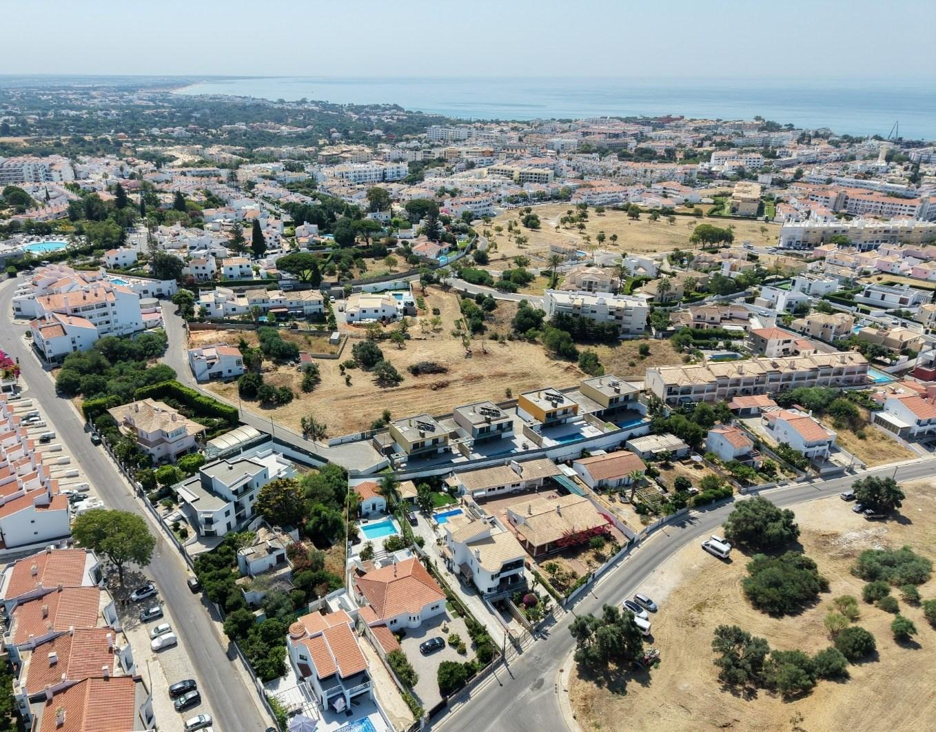 Villa privada com 900 m2 de lote perto da praia