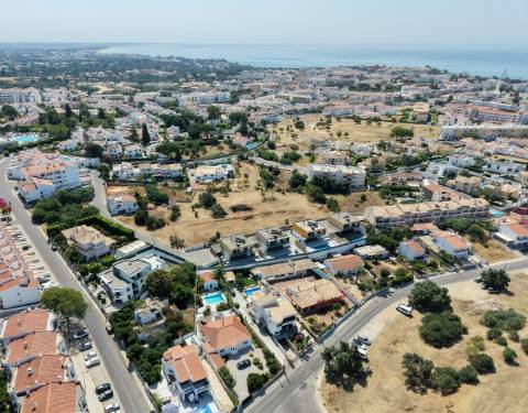 Villa privada com 900 m2 de lote perto da praia