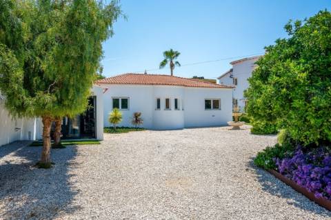 Villa privada com 900 m2 de lote perto da praia