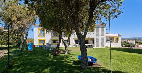 Fantástico T2 em Albufeira com 196 m2 - Piscina e Court de Ténis