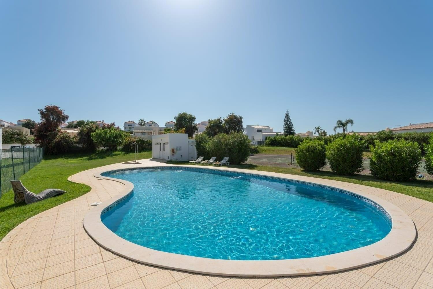 Fantástico T2 em Albufeira com 196 m2 - Piscina e Court de Ténis