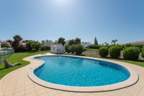 Fantástico T2 em Albufeira com 196 m2 - Piscina e Court de Ténis