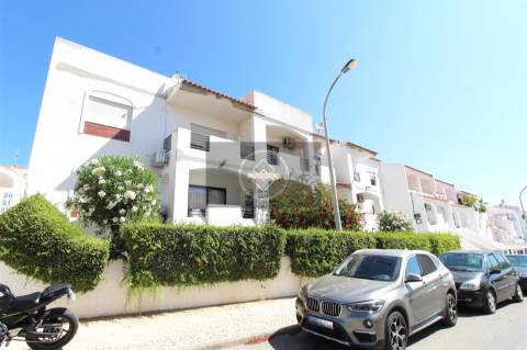 Apartamento T2 renovado com garagem - Albufeira