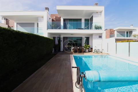 Moradia T3 com Piscina Privada - Centro da Cidade - Albufeira