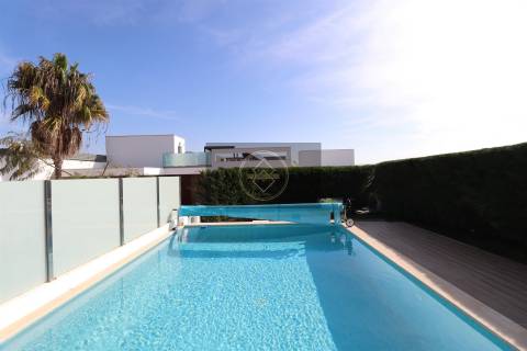 Moradia T3 com Piscina Privada - Centro da Cidade - Albufeira