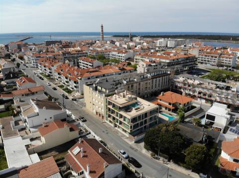 T4 Duplex Exclusivo na Praia da Barra | Terraço Panorâmico e Piscina Privativa