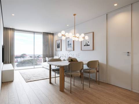 T4 Duplex Exclusivo na Praia da Barra | Terraço Panorâmico e Piscina Privativa