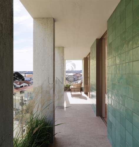 T4 Duplex Exclusivo na Praia da Barra | Terraço Panorâmico e Piscina Privativa