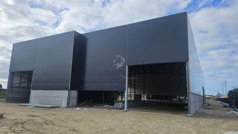 Armazém Novo - Zona Industrial de Taboeira Aveiro