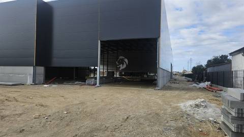 Armazém Novo - Zona Industrial de Taboeira Aveiro