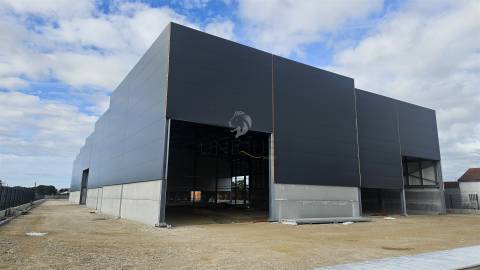 Armazém Novo - Zona Industrial de Taboeira Aveiro