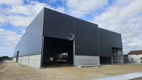 Armazém Novo - Zona Industrial de Taboeira Aveiro