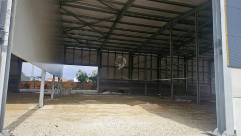 Armazém Novo - Zona Industrial de Taboeira Aveiro