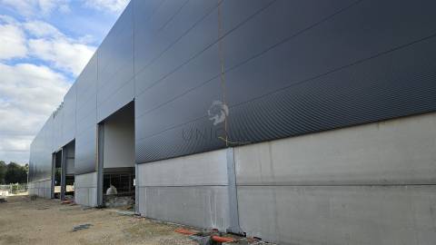 Armazém Novo - Zona Industrial de Taboeira Aveiro