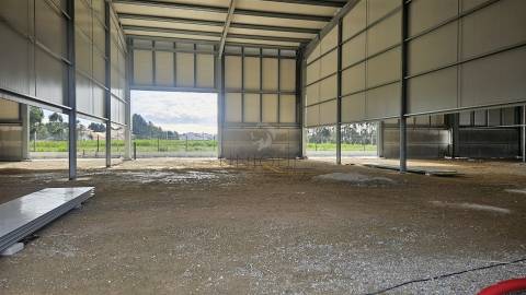 Armazém Novo - Zona Industrial de Taboeira Aveiro