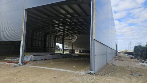 Armazém Novo - Zona Industrial de Taboeira Aveiro