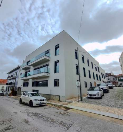 T3 Novo com Terraço Privativo: O Refúgio Perfeito no Centro de Esgueira