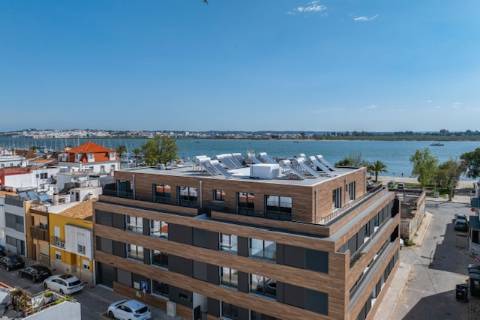 Penthouse T2 com Vista Rio e Amplas Varandas