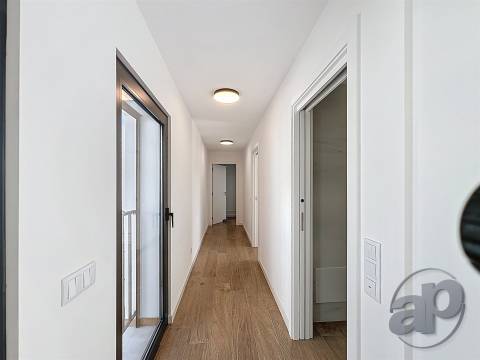 Penthouse T2 com Vista Rio e Amplas Varandas