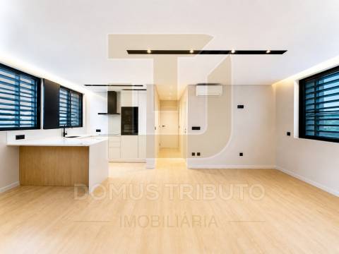 Apartamento T3 | 4.º Piso | 4 Frentes | Terraço e varandas com 48,16m² Garagem fechada (BOX) para 2
