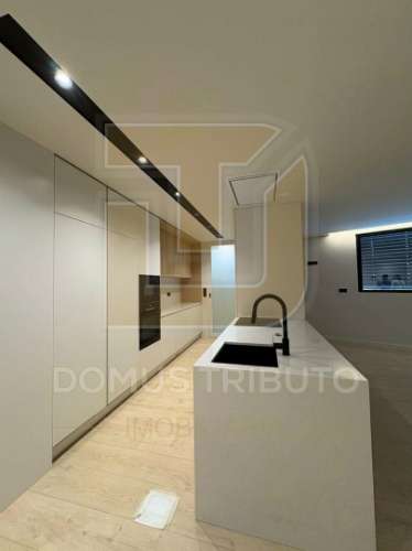 Apartamento T3 | 4.º Piso | 4 Frentes | Terraço e varandas com 48,16m² Garagem fechada (BOX) para 2
