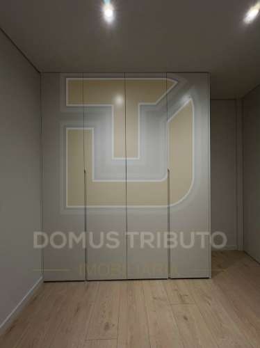 Apartamento T4 | 3.º Piso | 4 Frentes | Terraço e varanda com 48,40m² Garagem fechada (BOX) para 2 v