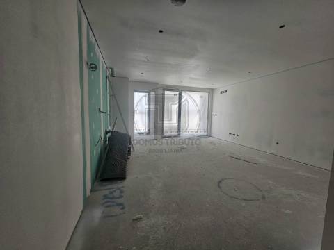 Apartamento T1+1 com Varanda e Lugar de Garagem, Águas Santas, Maia
