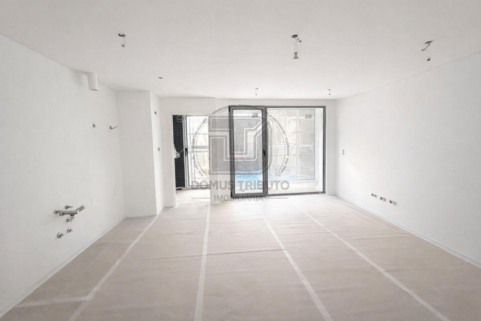 Apartamento T1+1 com Varanda e Lugar de Garagem, Águas Santas, Maia